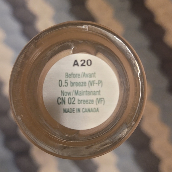 Clinique Beyond Perfecting Foundation - Picture 3 of 3